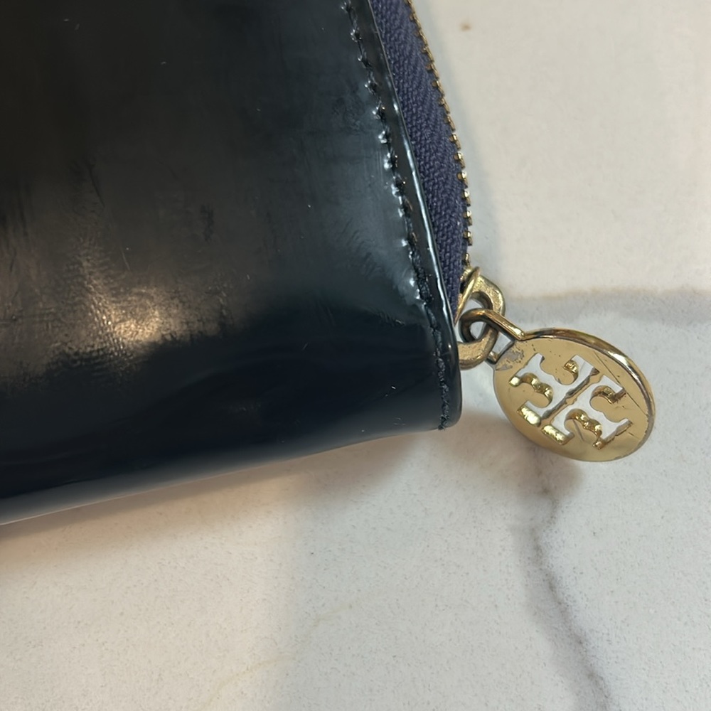 Tory Burch Patent Leather Continental Purple Wallet - Picture 3 of 11